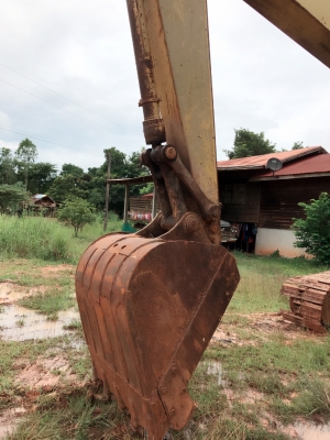 ขาย 695,000 บาท KOMATSU PC200-6 เครื่อง คามินท์ โช่หนา เอวแน่น ไฟฟ้าครบ แอร์เย็น เอกสารเล่มทะเบียนภาษีไม่ขาด  รถอยู่ จ.สกลนคร โทร&amp;ไอดีไลน์ 0610710295