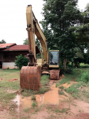 ขาย 695,000 บาท KOMATSU PC200-6 เครื่อง คามินท์ โช่หนา เอวแน่น ไฟฟ้าครบ แอร์เย็น เอกสารเล่มทะเบียนภาษีไม่ขาด  รถอยู่ จ.สกลนคร โทร&amp;ไอดีไลน์ 0610710295