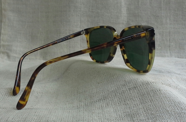 แว่นตา &#039;นอส - มือหนึ่ง&#039; เฟรนช์แบรนด์เนมสุดหรู  คลาสสิค  ลายกระ  ราคาส้มหล่น!  Vintage PIERRE CARDIN handmade in Italy  ตัวแท้!  จริงใจ - ไม่จิงโจ้!