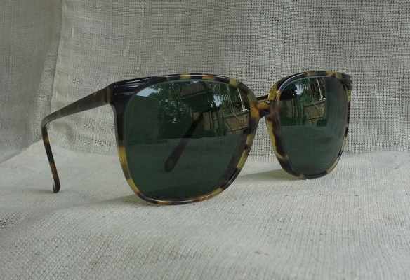 แว่นตา 'นอส - มือหนึ่ง' เฟรนช์แบรนด์เนมสุดหรู  คลาสสิค  ลายกระ  ราคาส้มหล่น!  Vintage PIERRE CARDIN handmade in Italy  ตัวแท้!  จริงใจ - ไม่จิงโจ้!