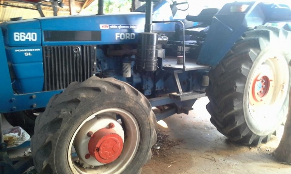 ขาย 535,000 บาท FORD 6640 (ใบมีดหน้า -หาง 3 และ 7 ) เครื่องดี เกียร์ทอล์คดี ยางสวย เอกสารเล่มทะเบียน  รถอยู่ จ.อุดรธานี โทร&amp;ไอดีไลน์ 0610710295