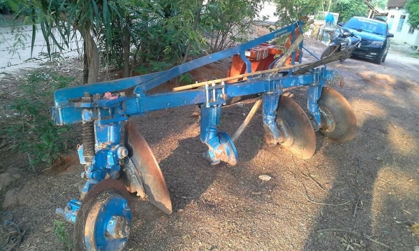 ขาย 535,000 บาท FORD 6640 (ใบมีดหน้า -หาง 3 และ 7 ) เครื่องดี เกียร์ทอล์คดี ยางสวย เอกสารเล่มทะเบียน  รถอยู่ จ.อุดรธานี โทร&amp;ไอดีไลน์ 0610710295