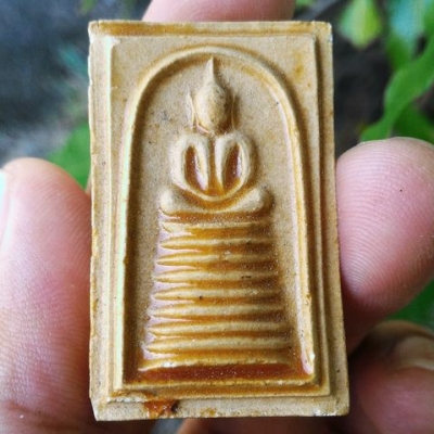 หลวงปู่ทิม วัดละหารไร่ปลุกเสก พระผงวัดเกาะลอย จ.ระยอง พิมพ์สมเด็จ 9ชั้น ปี ๑๔ จุ่มและเคลือบยางไม้ หลวงปู่ทิม วัดละหารไร่ปลุกเสก พระผงวัดเกาะลอย จ.ระยอง พิมพ์สมเด็จ 9ชั้น ปี ๑๔ จุ่มและเคลือบยางไม้
