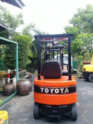 +++ ขายโฟล์คลิฟท์ไฟฟ้านั่งขับ  TOYOTA 5FB15  ขนาด  1.5  ตัน  เสา  3  เมตรครับ