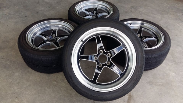 ขายล้อแม็กมือ2 weld 18&quot; พร้อมยางปี16 สนใจติดต่อร้าน ก.เจริญการยางครับ 081-3747940