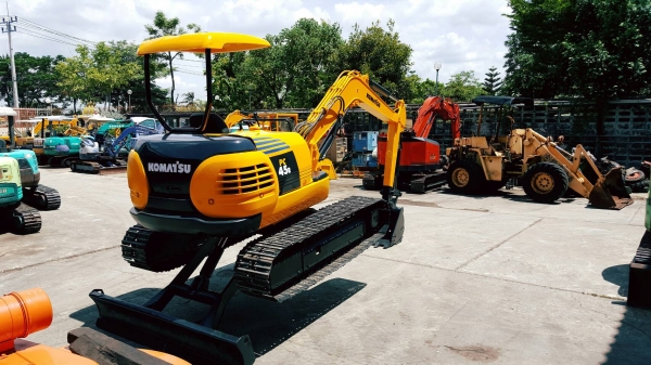 ขาย รถขุด KOMATSU รุ่น PC45R-8- มือสองญี่ปุ่น แทรกเหล็ก สลักบูท เอวแน่น 100\% ปั้มนิ้ว คอนโทรลสั้น ทำงานไว แรงดีทุกระบบ มือถือ/LINE ID: 0818753444
