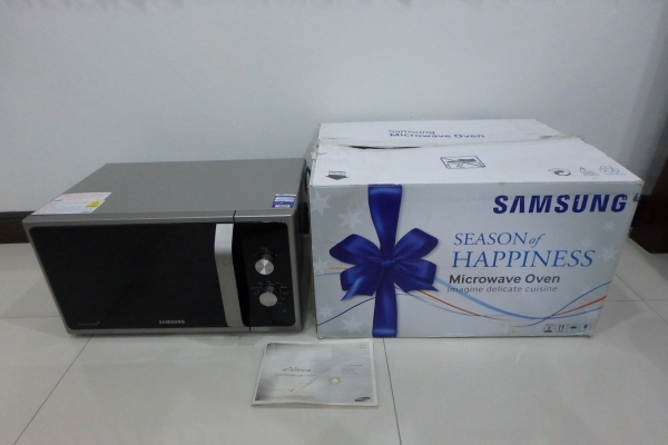 ไมโครเวฟ Samsung รุ่น MG23F301EAS ขนาด 23 ลิตร สภาพใหม่ มีกล่อง คู่มิือ