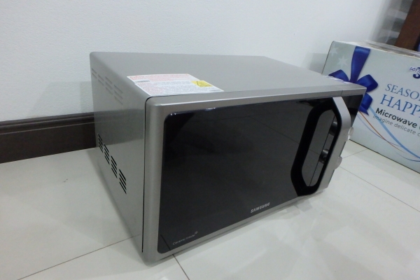 ไมโครเวฟ Samsung รุ่น MG23F301EAS ขนาด 23 ลิตร สภาพใหม่ มีกล่อง คู่มิือ