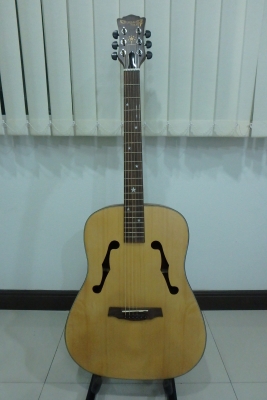 กีต้าร์โปร่งบาง DreamMaker รุ่น DM-100 หน้าไม้ขัดด้าน ข้างหลังไม้มะฮอกกานี มือสอง สภาพใหม่ สวยมาก มีกระเป๋า