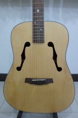 กีต้าร์โปร่งบาง DreamMaker รุ่น DM-100 หน้าไม้ขัดด้าน ข้างหลังไม้มะฮอกกานี มือสอง สภาพใหม่ สวยมาก มีกระเป๋า