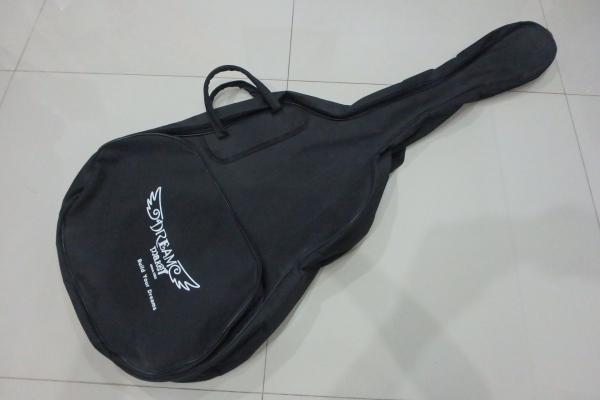 กีต้าร์โปร่งบาง DreamMaker รุ่น DM-100 หน้าไม้ขัดด้าน ข้างหลังไม้มะฮอกกานี มือสอง สภาพใหม่ สวยมาก มีกระเป๋า