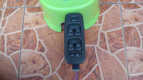 สวิตช์ปรับควบคุมกระจกข้างขวา VOLVO V70 FIR