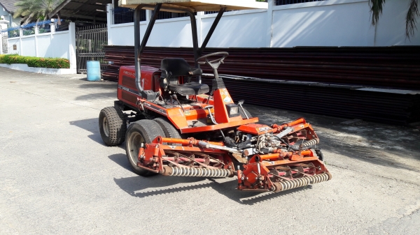 รถตัดหญ้า Kubota F2400b 4WD นำเข้าญี่ปุ่น สภาพ 90\% เครื่อง 3 สูบ