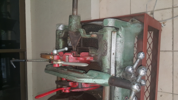 เครื่องต๊าปเกลียว