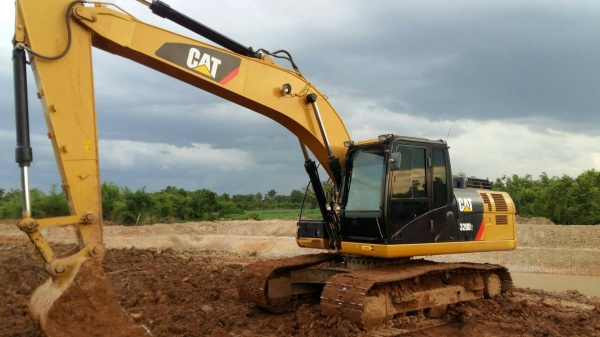 ขายด่วน!! Cat320D2ไมล์ 4,900 สภาพสวยมากค่ะ