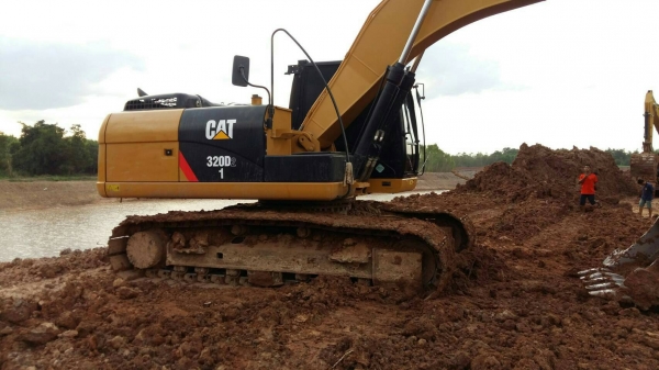 ขายด่วน!! Cat320D2ไมล์ 4,900 สภาพสวยมากค่ะ