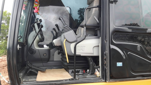 ขายด่วน!! Cat320D2ไมล์ 4,900 สภาพสวยมากค่ะ