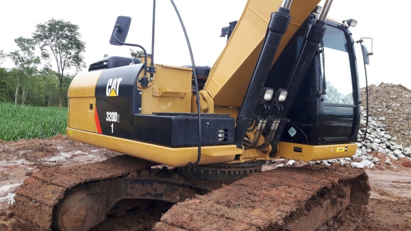 ขายด่วน!! Cat320D2ไมล์ 4,900 สภาพสวยมากค่ะ