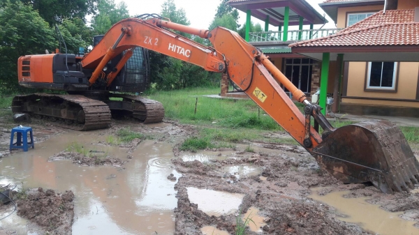 ขายด่วน HITASHI ZX200-5G สภาพพร้อมใช้งาน เครื่องปั้มดี เอวแน่น โซ่ติดบาง ไฟฟ้าอยู่ครบ  เอกสารใบอินวอยซ์ สนใจสอบถาม 093-0764943  088-3223272