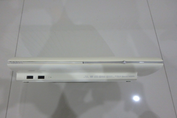 เกมส์ PlayStation 3 Super Slim 500 GB สีขาว สภาพดี พร้อมจอยส์ 1 อัน ลงเกมส์ 40 เกมส์