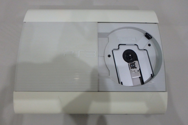 เกมส์ PlayStation 3 Super Slim 500 GB สีขาว สภาพดี พร้อมจอยส์ 1 อัน ลงเกมส์ 40 เกมส์ เกมส์ PlayStation 3 Super Slim 500 GB สีขาว สภาพดี พร้อมจอยส์ 1 อัน ลงเกมส์ 40 เกมส์