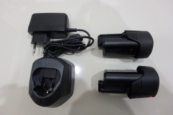 ลดพิเศษ-สว่านแบตไร้สาย Bosch 12 โวล์ท กระแทกได้ ของแท้ รุ่น GSB 120-Li +แบต2ก้อน + ที่ชาร์ท ของใหม่