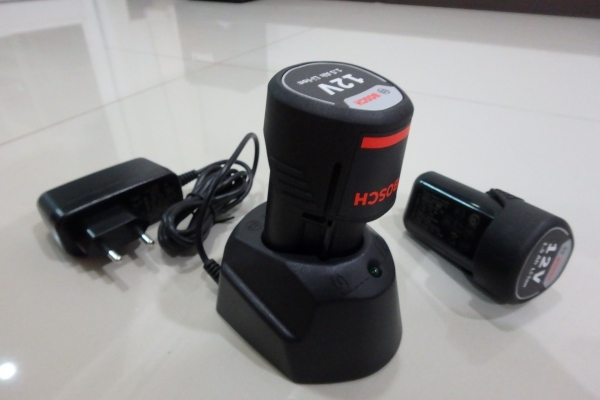 ลดพิเศษ-สว่านแบตไร้สาย Bosch 12 โวล์ท กระแทกได้ ของแท้ รุ่น GSB 120-Li +แบต2ก้อน + ที่ชาร์ท ของใหม่