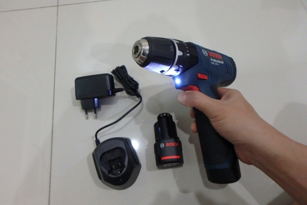 ลดพิเศษ-สว่านแบตไร้สาย Bosch 12 โวล์ท กระแทกได้ ของแท้ รุ่น GSB 120-Li +แบต2ก้อน + ที่ชาร์ท ของใหม่