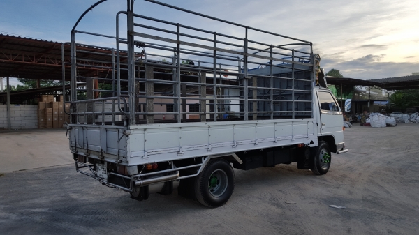 ขายisuzu npr 110 รถสวยเดิมๆ ภายในสวยมาก เจ้าของเดิมใช้รักษาอย่างดี