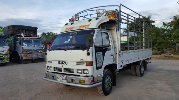 ขายisuzu npr 110 รถสวยเดิมๆ ภายในสวยมาก เจ้าของเดิมใช้รักษาอย่างดี ขายisuzu npr 110 รถสวยเดิมๆ ภายในสวยมาก เจ้าของเดิมใช้รักษาอย่างดี