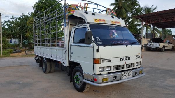 ขายisuzu npr 110 รถสวยเดิมๆ ภายในสวยมาก เจ้าของเดิมใช้รักษาอย่างดี