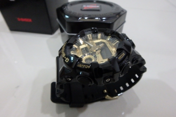 CASIO G-shock รุ่น GA-710GB สีดำเงาทอง ของแท้ สภาพใหม่ ยกกล่อง ส่งฟรี