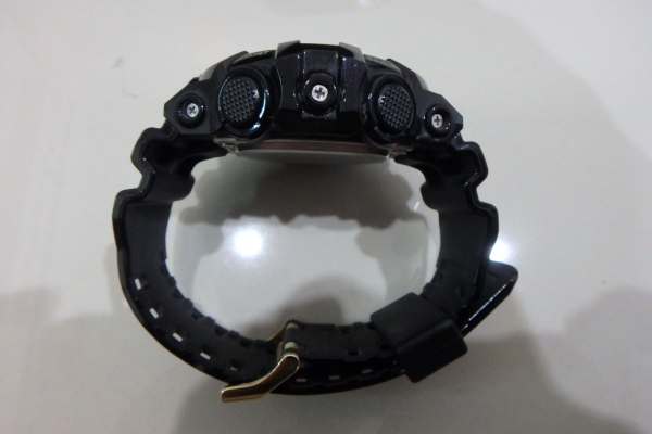 CASIO G-shock รุ่น GA-710GB สีดำเงาทอง ของแท้ สภาพใหม่ ยกกล่อง ส่งฟรี
