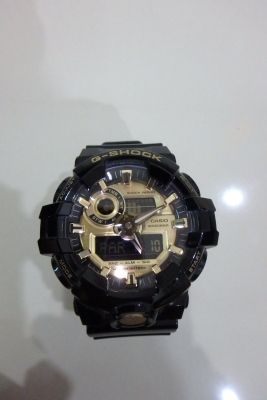 CASIO G-shock รุ่น GA-710GB สีดำเงาทอง ของแท้ สภาพใหม่ ยกกล่อง ส่งฟรี