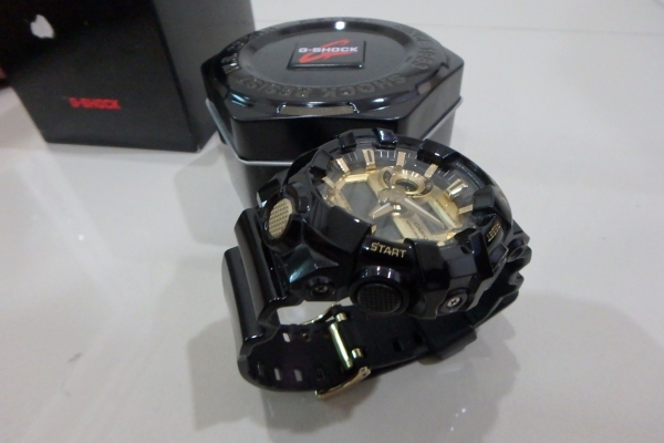 CASIO G-shock รุ่น GA-710GB สีดำเงาทอง ของแท้ สภาพใหม่ ยกกล่อง ส่งฟรี