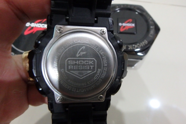 CASIO G-shock รุ่น GA-710GB สีดำเงาทอง ของแท้ สภาพใหม่ ยกกล่อง ส่งฟรี