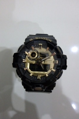 CASIO G-shock รุ่น GA-710GB สีดำเงาทอง ของแท้ สภาพใหม่ ยกกล่อง ส่งฟรี