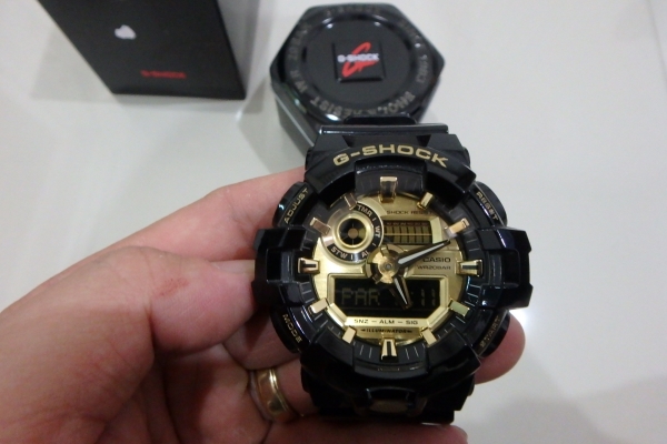 CASIO G-shock รุ่น GA-710GB สีดำเงาทอง ของแท้ สภาพใหม่ ยกกล่อง ส่งฟรี