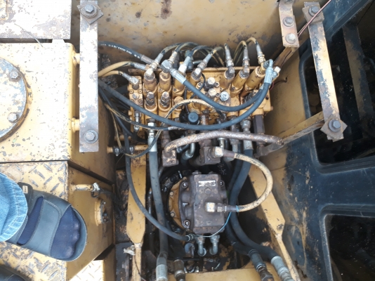 ขายด่วนรถแบคโฮCATE70Bเอกสารใบอินวอยรถใช้งานอยู่ทุกวัน