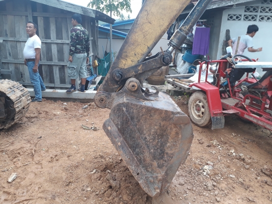 ขายด่วนรถแบคโฮCATE70Bเอกสารใบอินวอยรถใช้งานอยู่ทุกวัน