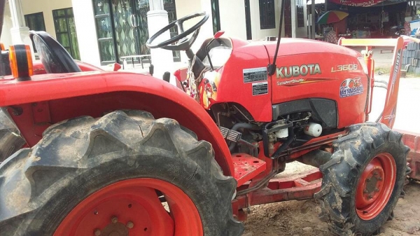 ขายรถไถคูโบต้า L3608ทำงานพัน ชม.อุปกรณ์ใบดันหน้าผาน6ทะเบียนครบ