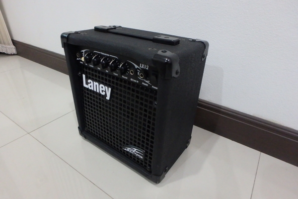 ตู้แอมป์กีต้าร์ ยี่ห้อ Laney รุ่น LX-12 มือสอง สภาพใหม่