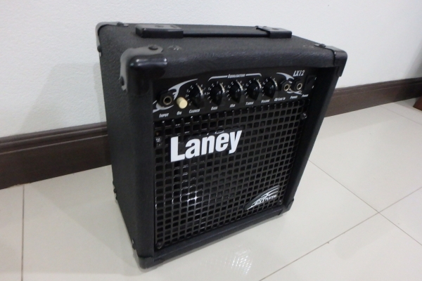 ตู้แอมป์กีต้าร์ ยี่ห้อ Laney รุ่น LX-12 มือสอง สภาพใหม่