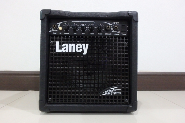 ตู้แอมป์กีต้าร์ ยี่ห้อ Laney รุ่น LX-12 มือสอง สภาพใหม่