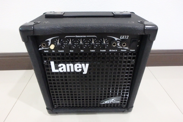 ตู้แอมป์กีต้าร์ ยี่ห้อ Laney รุ่น LX-12 มือสอง สภาพใหม่