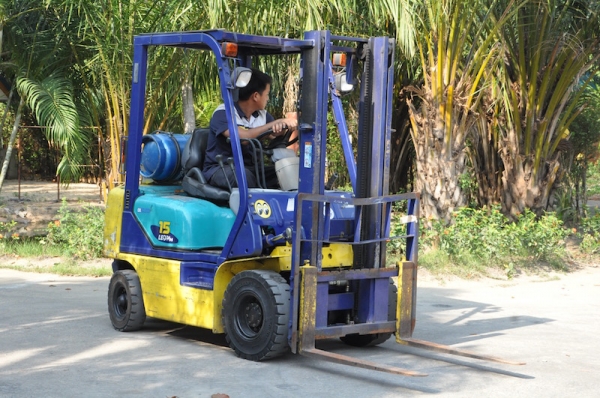 ขายFORKLIFT KOMATSU FG15-17(1.5ตัน) สวยเดิมจากญี่ปุ่น ยังไม่เคยใช้ในไทย 135,000เท่านั้น!!