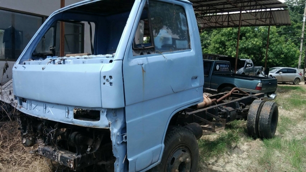 ขายISUZU NKR เล่มพร้อมชุดชุดโอน อะไหล่ตัวหลักที่จะให้รถวิ่งได้ ขาดเกียร์และกระปุกพวงมาลัย รถอยู่ขอนแ