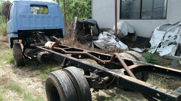 ขายISUZU NKR เล่มพร้อมชุดชุดโอน อะไหล่ตัวหลักที่จะให้รถวิ่งได้ ขาดเกียร์และกระปุกพวงมาลัย รถอยู่ขอนแ