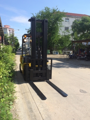 ขายรถยกโฟร์คลิฟท์KOMAT'SU 2.5 ตัน เสาสูง6 เมตร