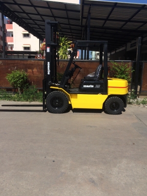 ขายรถยกโฟร์คลิฟท์KOMAT'SU 2.5 ตัน เสาสูง6 เมตร